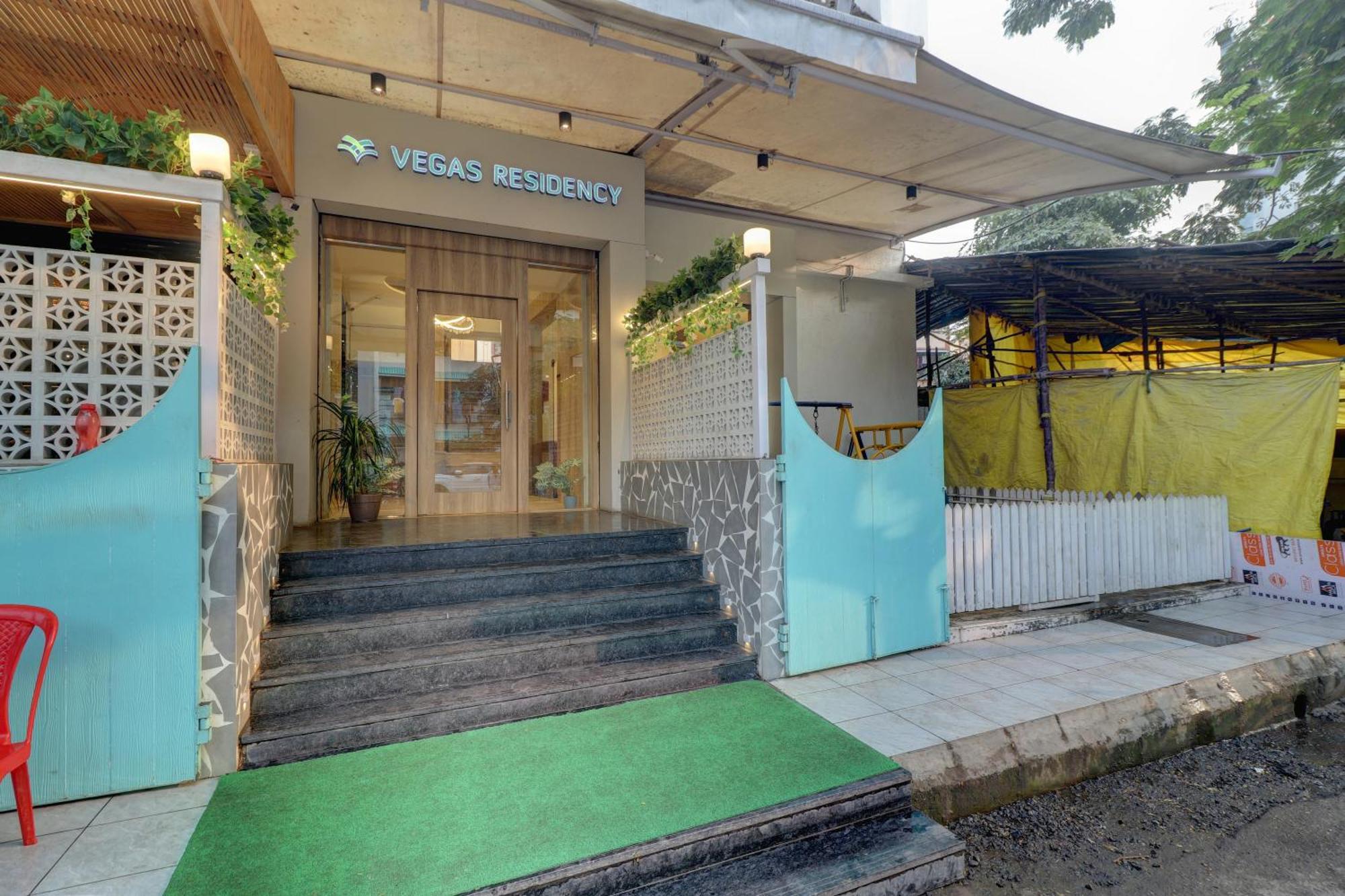 Hotel Vegas Residency Kalyān Esterno foto